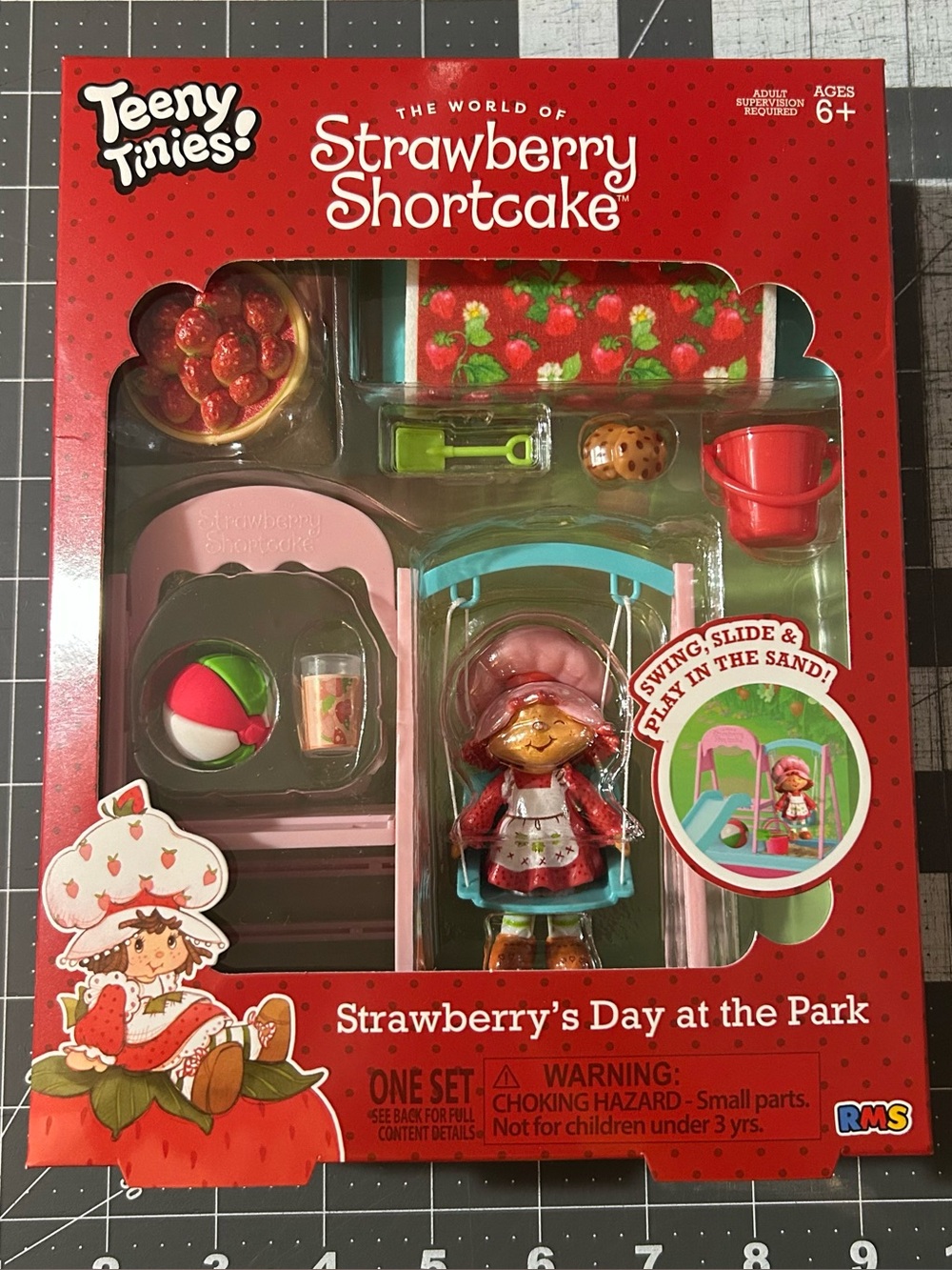 Teeny Tinies Strawberry Shortcake Strawberry’s Day at the Park Playset RMS NEW